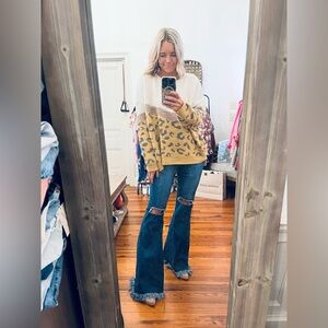 Easel Leopard Print Sweater in Mustard and White